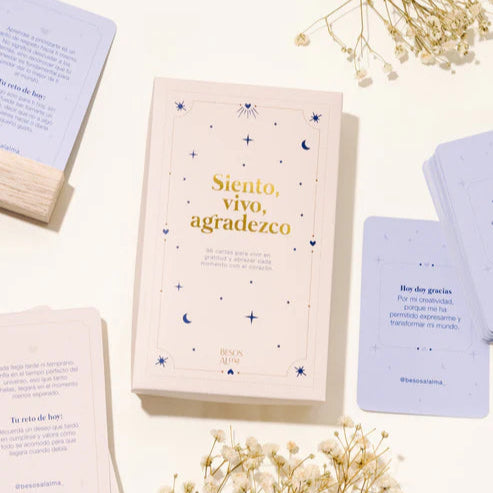 Oráculo con Frases y Retos de Gratitud